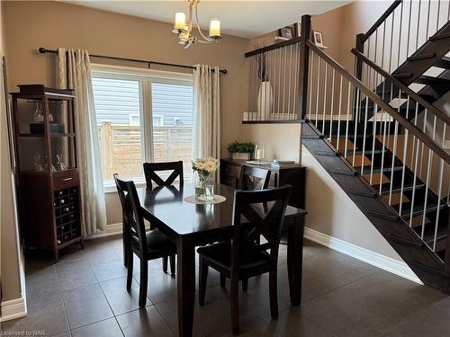 8 Moes Crescent, St. Catharines, ON - Indoor Photo Showing Dining Room