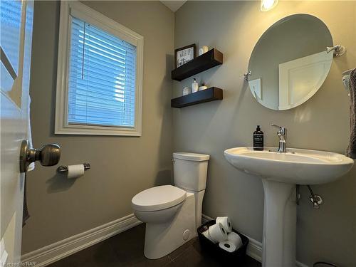 8 Moes Crescent, St. Catharines, ON - Indoor Photo Showing Bathroom