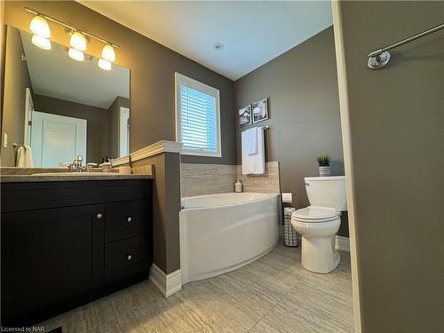 8 Moes Crescent, St. Catharines, ON - Indoor Photo Showing Bathroom