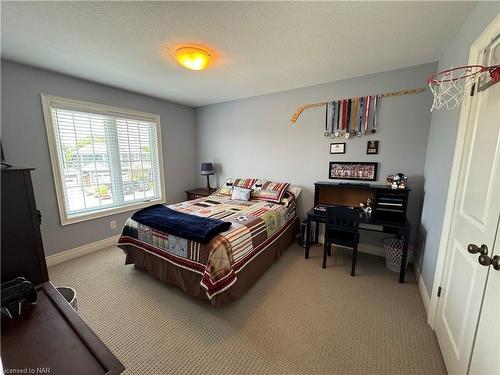 8 Moes Crescent, St. Catharines, ON - Indoor Photo Showing Bedroom