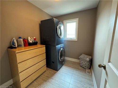 8 Moes Crescent, St. Catharines, ON - Indoor Photo Showing Laundry Room