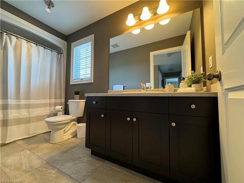 8 Moes Crescent, St. Catharines, ON - Indoor Photo Showing Bathroom