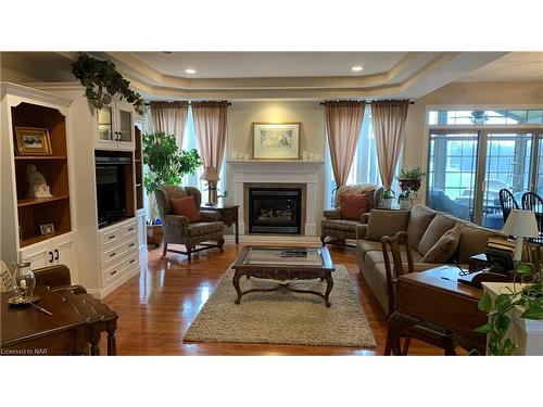 14 Adah Court, Welland, ON - Indoor Photo Showing Living Room With Fireplace