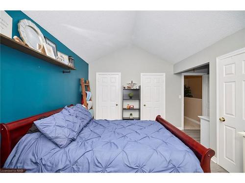 4-6263 Valley Way, Niagara Falls, ON - Indoor Photo Showing Bedroom