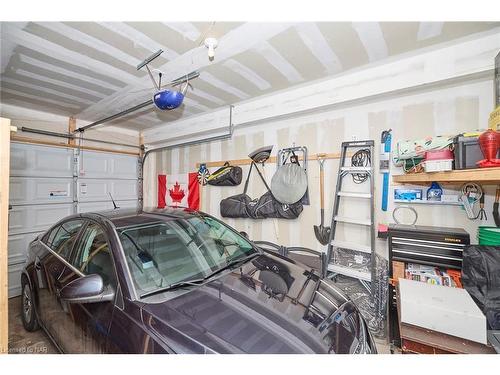 4-6263 Valley Way, Niagara Falls, ON - Indoor Photo Showing Garage