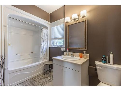 103 Maple Street, St. Catharines, ON - Indoor Photo Showing Bathroom