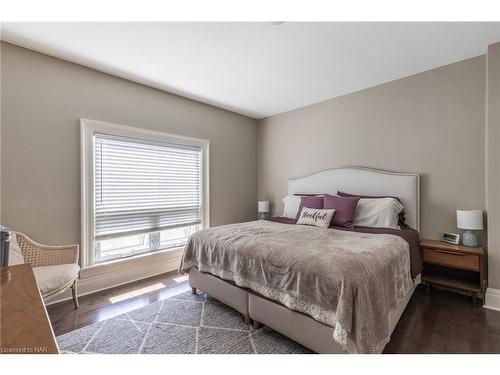103 Maple Street, St. Catharines, ON - Indoor Photo Showing Bedroom