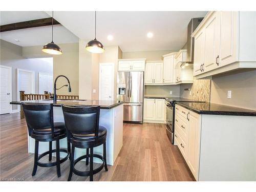 3990 Village Creek Drive, Stevensville, ON - Indoor Photo Showing Kitchen With Upgraded Kitchen