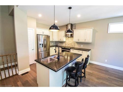 3990 Village Creek Drive, Stevensville, ON - Indoor Photo Showing Kitchen With Double Sink With Upgraded Kitchen