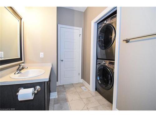 3990 Village Creek Drive, Stevensville, ON - Indoor Photo Showing Laundry Room