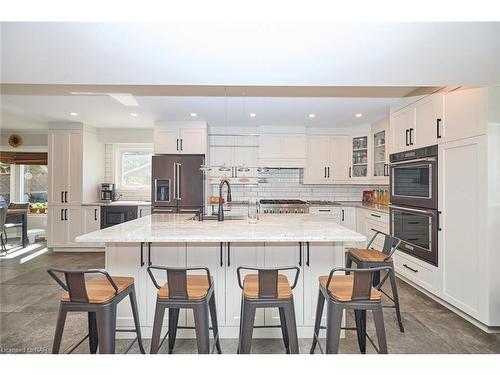 595 Daytona Drive, Fort Erie, ON - Indoor Photo Showing Kitchen With Upgraded Kitchen