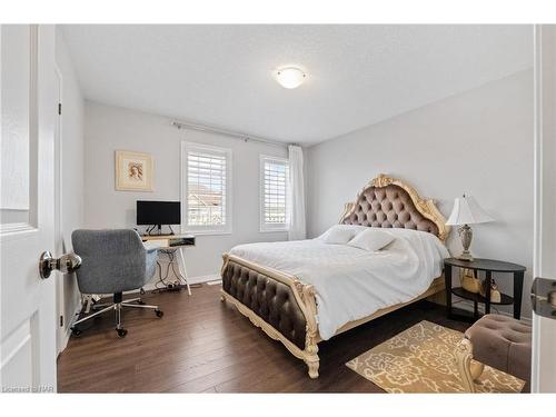 8849 Dogwood Crescent, Niagara Falls, ON - Indoor Photo Showing Bedroom