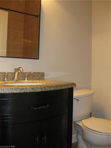 205-6045 Dunn Street, Niagara Falls, ON - Indoor Photo Showing Bathroom