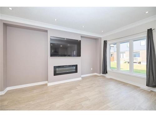 237 Shoreview Drive, Welland, ON - Indoor Photo Showing Living Room With Fireplace
