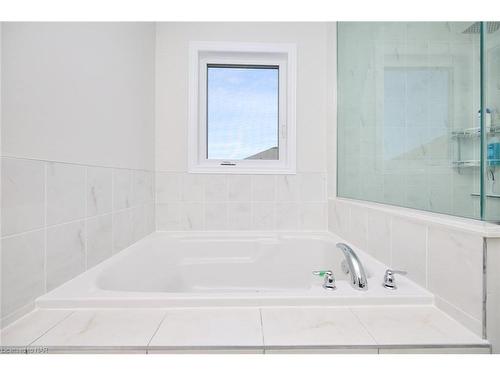 237 Shoreview Drive, Welland, ON - Indoor Photo Showing Bathroom