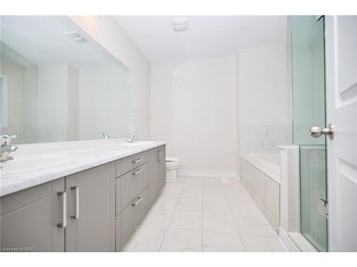 237 Shoreview Drive, Welland, ON - Indoor Photo Showing Bathroom