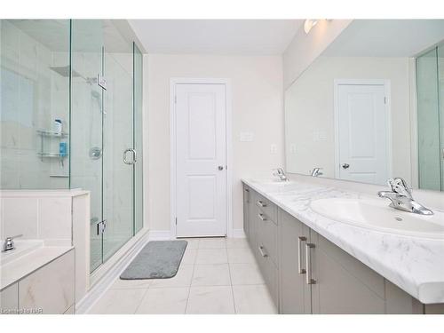 237 Shoreview Drive, Welland, ON - Indoor Photo Showing Bathroom