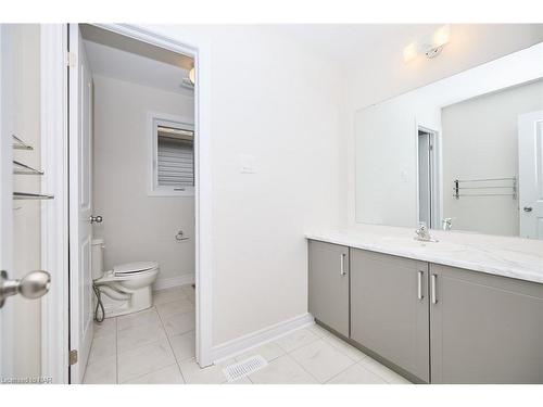 237 Shoreview Drive, Welland, ON - Indoor Photo Showing Bathroom