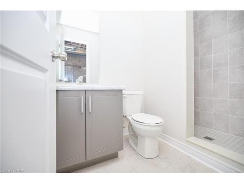 237 Shoreview Drive, Welland, ON - Indoor Photo Showing Bathroom