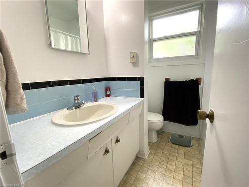 11 Duke Street, St. Catharines, ON - Indoor Photo Showing Bathroom