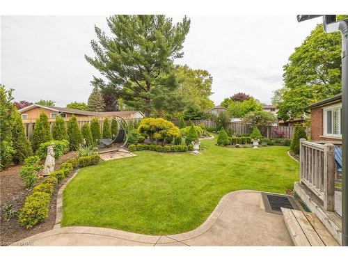 50 Millbridge Crescent, Fonthill, ON - Outdoor With Backyard