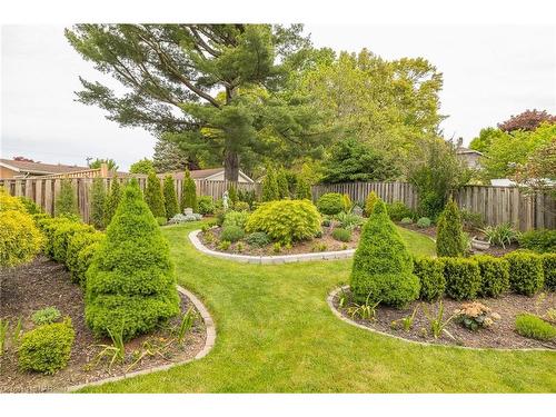 50 Millbridge Crescent, Fonthill, ON - Outdoor With Backyard