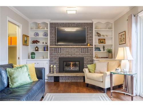 50 Millbridge Crescent, Fonthill, ON - Indoor Photo Showing Living Room With Fireplace