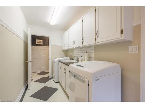 50 Millbridge Crescent, Fonthill, ON - Indoor Photo Showing Laundry Room