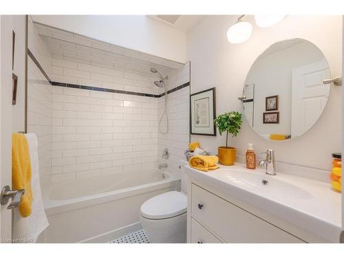 50 Millbridge Crescent, Fonthill, ON - Indoor Photo Showing Bathroom