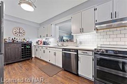 2850 Thunder Bay Road, Fort Erie, ON - Indoor Photo Showing Kitchen