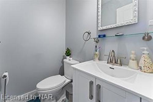 2850 Thunder Bay Road, Fort Erie, ON - Indoor Photo Showing Bathroom