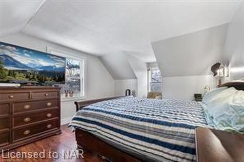 2850 Thunder Bay Road, Fort Erie, ON - Indoor Photo Showing Bedroom