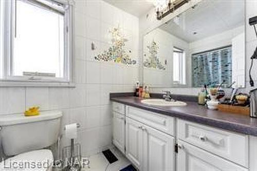 2850 Thunder Bay Road, Fort Erie, ON - Indoor Photo Showing Bathroom