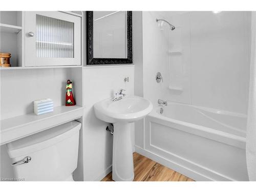 6 Ingram Place, St. Catharines, ON - Indoor Photo Showing Bathroom