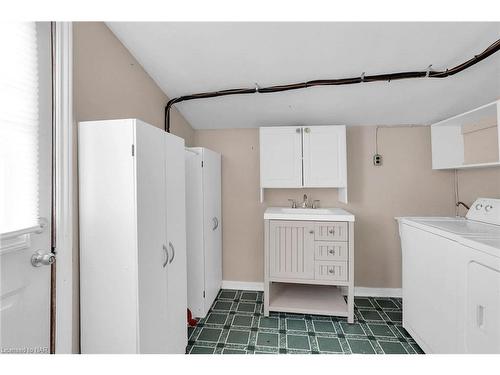 6 Ingram Place, St. Catharines, ON - Indoor Photo Showing Laundry Room