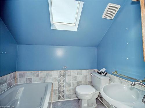 247 Russell Avenue, St. Catharines, ON - Indoor Photo Showing Bathroom