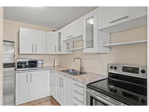 505-365 Geneva Street, St. Catharines, ON - Indoor Photo Showing Kitchen With Double Sink