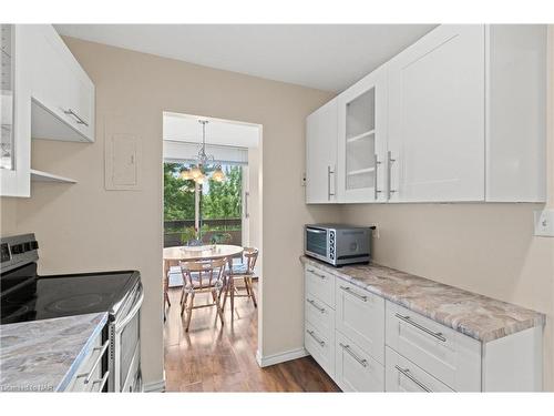 505-365 Geneva Street, St. Catharines, ON - Indoor Photo Showing Kitchen