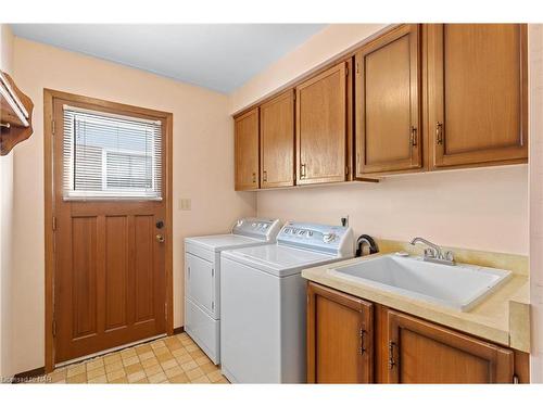 58 Wiltshire Boulevard, Welland, ON - Indoor Photo Showing Laundry Room