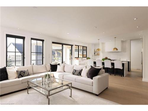 6 Fedorkow Lane, St. Davids, ON - Indoor Photo Showing Living Room