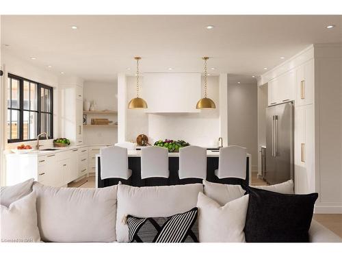 6 Fedorkow Lane, St. Davids, ON - Indoor Photo Showing Living Room