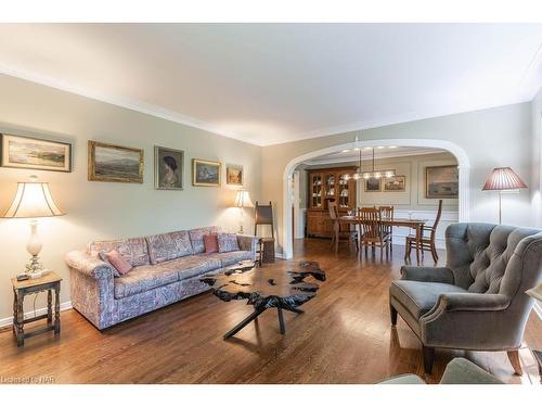 276 Mississagua Street, Niagara-On-The-Lake, ON - Indoor Photo Showing Living Room