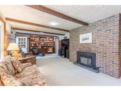 276 Mississagua Street, Niagara-On-The-Lake, ON - Indoor Photo Showing Living Room With Fireplace