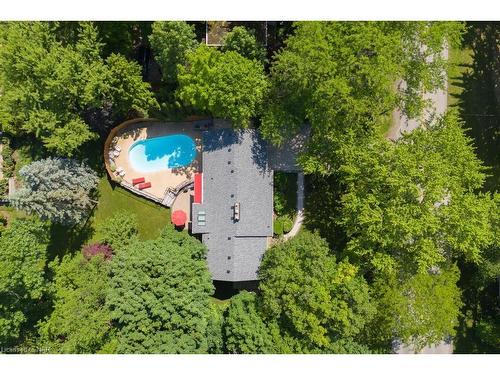 276 Mississagua Street, Niagara-On-The-Lake, ON - Outdoor With In Ground Pool