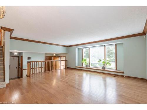 6363 Jupiter Boulevard, Niagara Falls, ON - Indoor Photo Showing Other Room