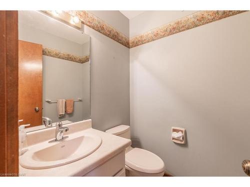 6363 Jupiter Boulevard, Niagara Falls, ON - Indoor Photo Showing Bathroom