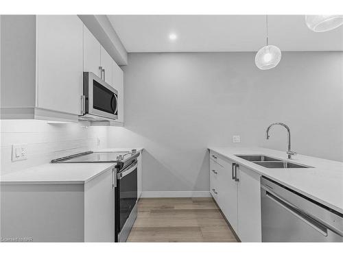 707-118 West Street, Port Colborne, ON - Indoor Photo Showing Kitchen With Stainless Steel Kitchen With Double Sink With Upgraded Kitchen