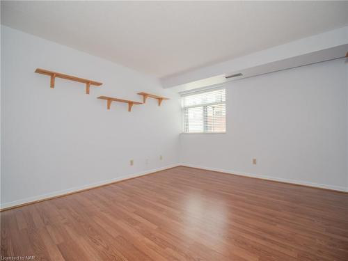 101-276 Oakdale Avenue, St. Catharines, ON - Indoor Photo Showing Other Room