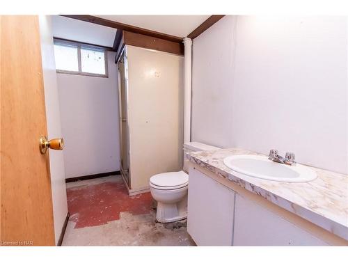 9 Windermere Court, Welland, ON - Indoor Photo Showing Bathroom