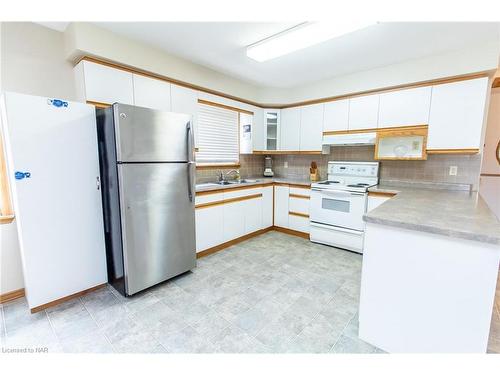23 Woodland Drive, Welland, ON - Indoor Photo Showing Kitchen With Double Sink